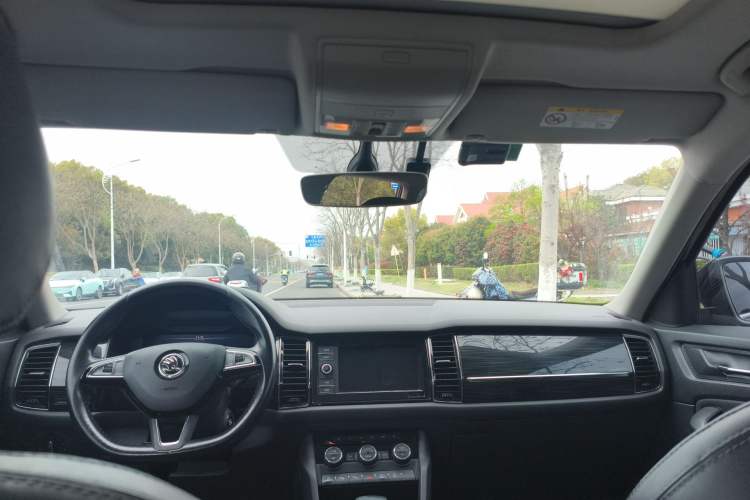 Used Skoda Kodiaq 2019 Facelifted TSI330 7-Seater Two-Wheel-Drive Luxury Enjoyment Edition China VI Standard
