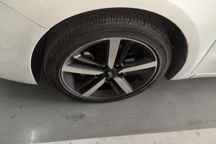 Used Kia K3 2017 1.6L Automatic 15th Anniversary Special Edition GLS Left Front Wheel Hub