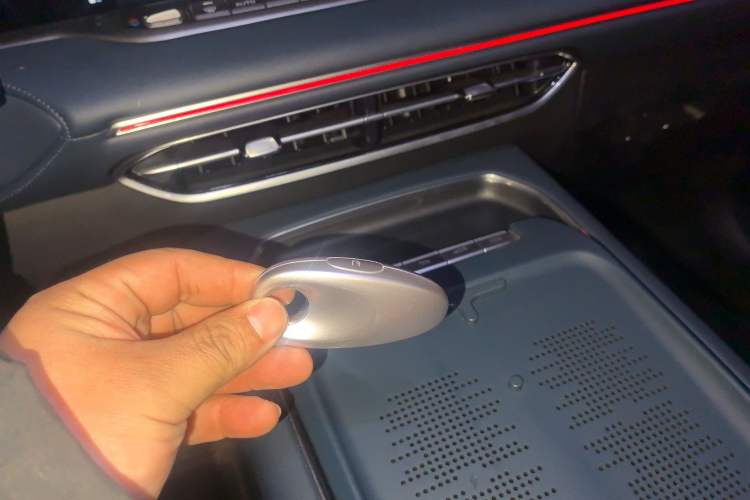 Used VOYAH FREE 2024 Ultra-Long Range Intelligent Driving Version Vehicle Key