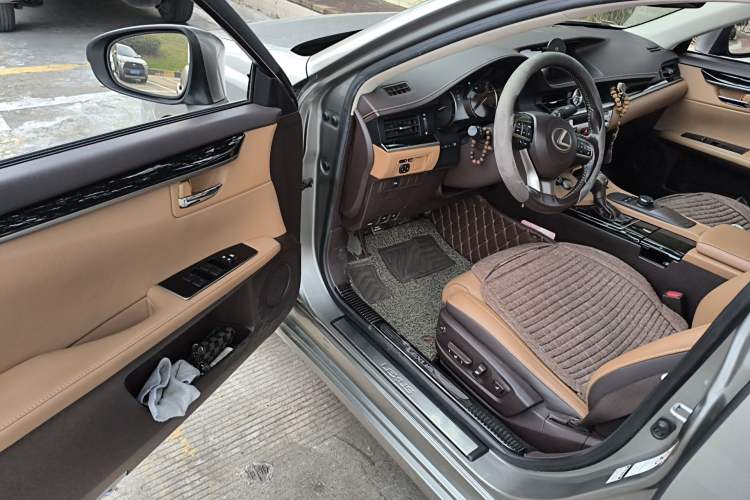 Used Lexus ES 2017 200 30th Anniversary Edition
