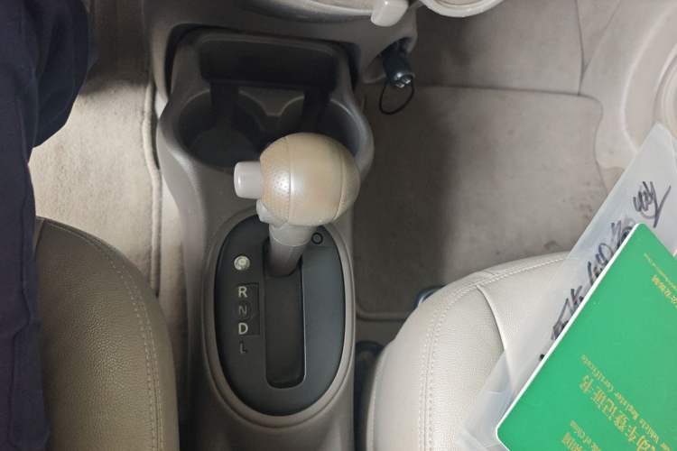 Used Nissan Sunny 2011 1.5XE CVT Comfort Edition Gear Lever