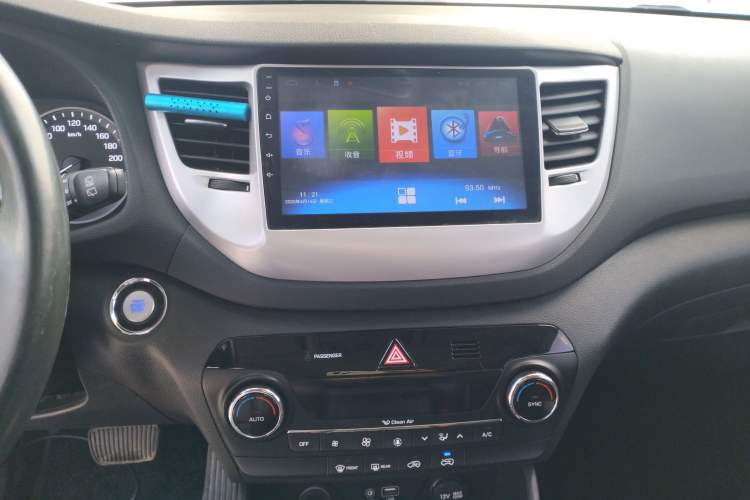 Used Hyundai Tucson 2015 1.6T Dual-Clutch Two-Wheel-Drive Smart Model Audio And AC Panel