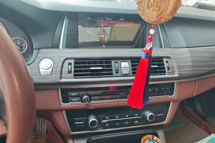 Used BMW 5 Series 2014 520Li Elegant Model
