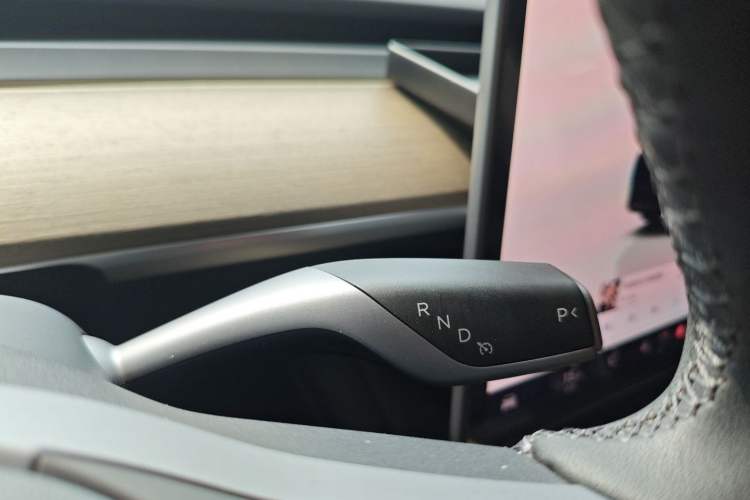 Used Tesla Model Y 2022 Revised Version Rear-Wheel Drive Gear Lever