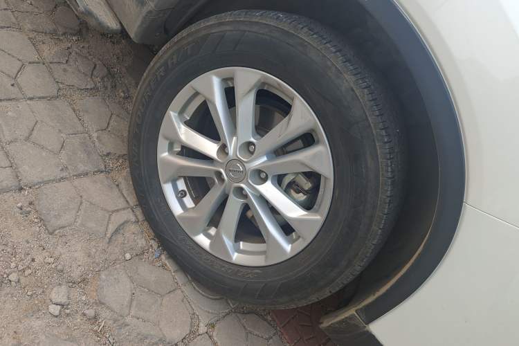 Used Nissan X-Trail 2015 2.0L CVT Comfort MAX Edition 2WD Right Front Wheel Hub