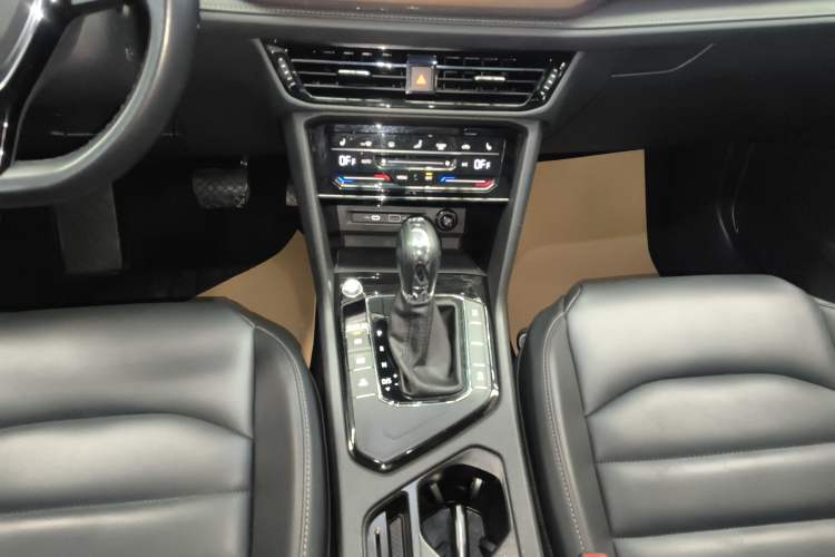 Used Volkswagen Tharu 2020 280TSI Two-Wheel Drive Luxury Edition China VI Standard
