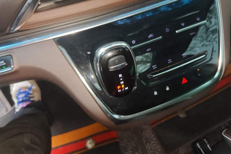 Used Buick GL8 2022 Land Business Class 652T Luxury Model Gear Lever