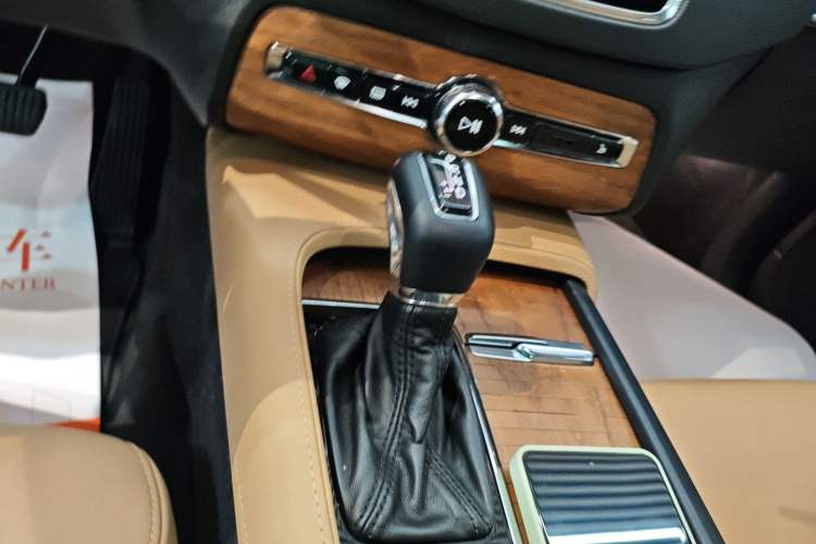 Used Volvo XC90 2018 T6 Zhiyi Edition 7-Seater Gear Lever