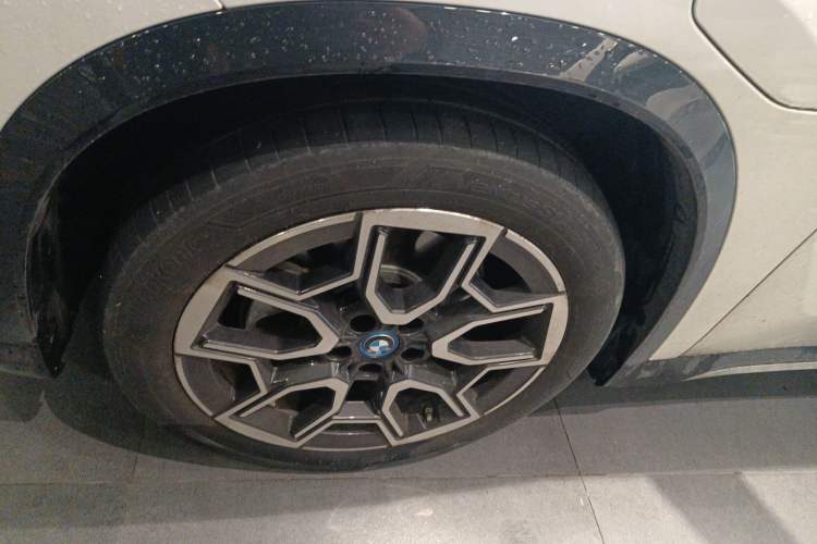 Used BMW iX1 2023 xDrive30L X Design Package Left Front Wheel Hub