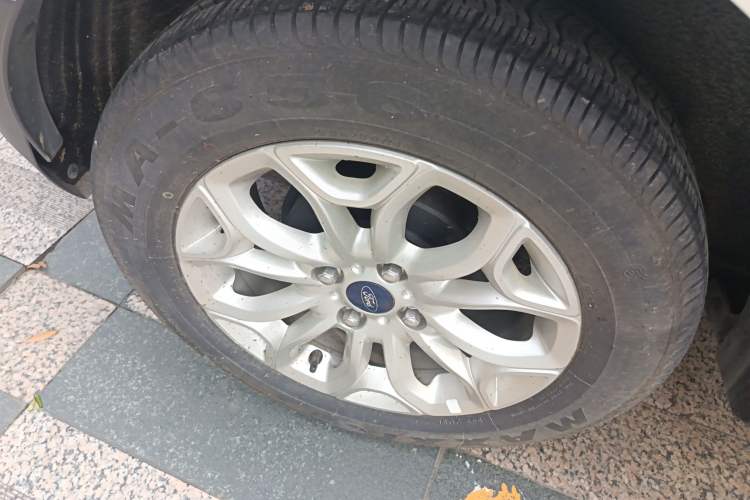 Used Ford EcoSport 2013 1.5L Automatic Prestige Model Right Rear Wheel Hub