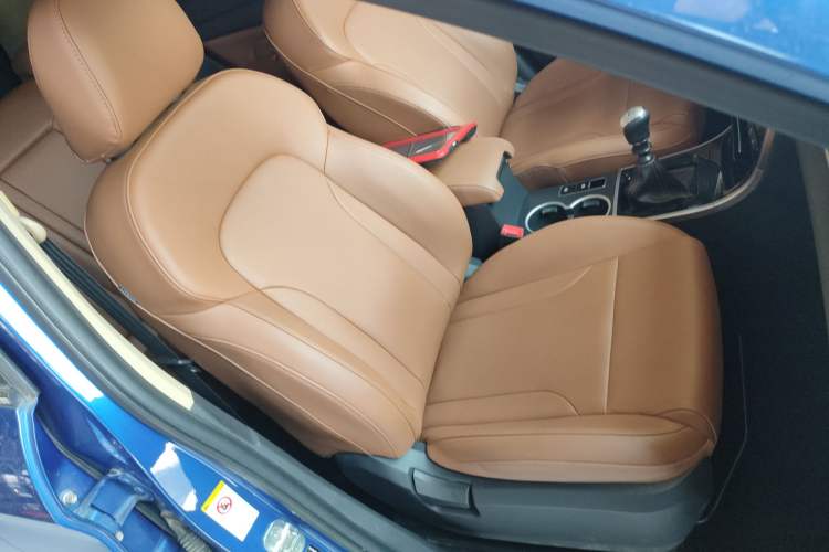 Used Haval H2 2017 Red-Label 1.5T Manual Two-Wheel Drive Luxury Model