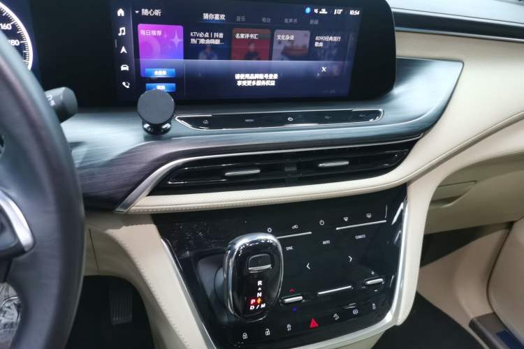 Used Buick GL8 2022 ES Landtrek 653T Luxury Edition