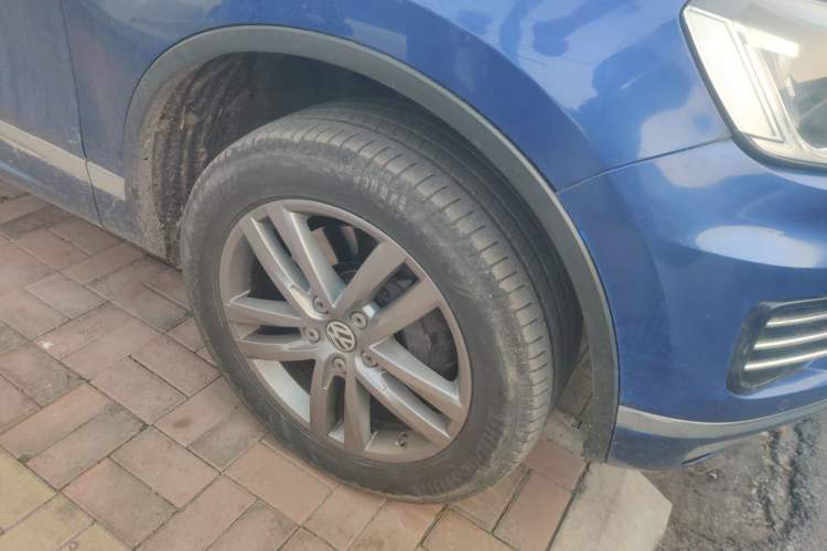 Used Volkswagen Touareg 2016 3.0 TSI High-End Version Right Front Wheel Hub