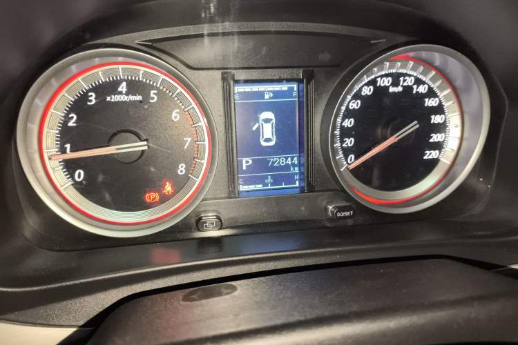 Used FORTHING Joyear X5 2017 1.6L CVT Luxury Model Odometer Close Up