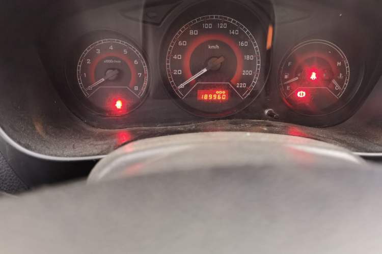 Used Soueast V3 Lingyue 2014 1.5L Manual Entry-Level Version Odometer Close Up