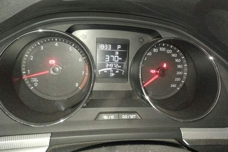 Used Volkswagen C-TREK 2018 1.5L Automatic Fashion Model Odometer Close Up