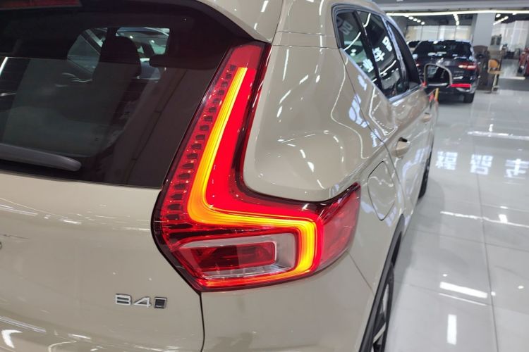 Used Volvo XC40 2024 B4 4x4 Smart Luxury Edition
