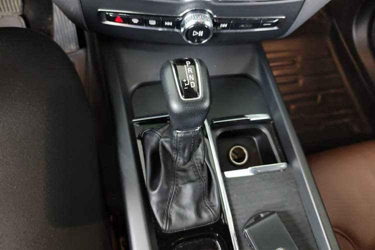 Used Volvo XC60 2021 T5 4x4 Smart Luxury Edition