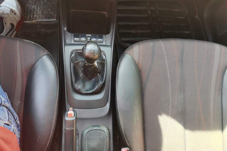 Used Chevrolet Sail 2013 Sedan 1.4L Manual - Youyi Happiness Edition
