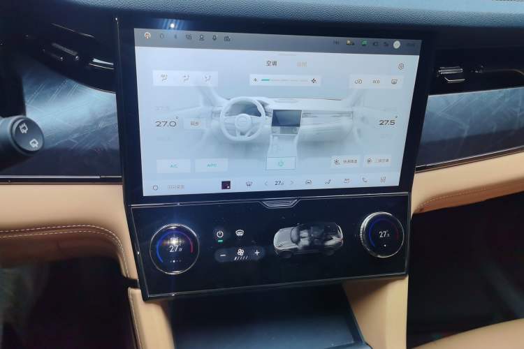 Used Lynk & Co 09 EM-P 2021 2.0T PHEV Halo Six-Seater Audio And AC Panel