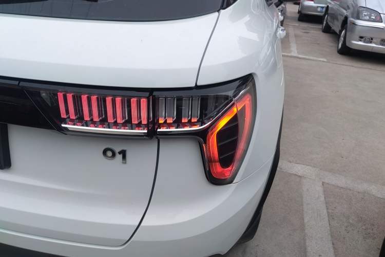 Used Lynk & Co 01 2018 2.0T Two-Wheel-Drive + Version Exterior 3