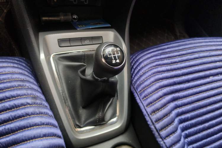 Used Roewe RX3 2018 1.6L Manual Internet Smart Edition
