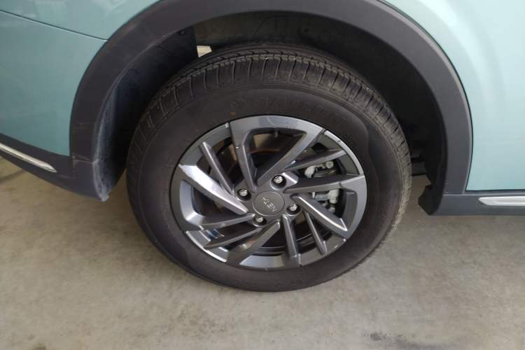 Used NETA V 2021 Standard Range Entertainment Version – Upgraded Model Right Rear Wheel Hub