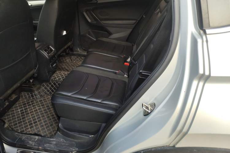 Used Volkswagen Tiguan L 2019 Revised Version 280TSI Automatic Two-Wheel Drive Panoramic Comfort Edition China VI Standard Left Rear Seat