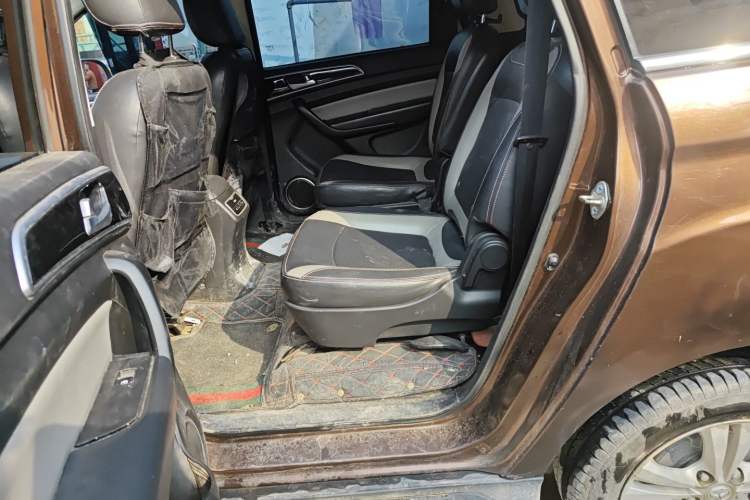 Used HYOSOW H3 2015 1.5L manual luxury version Left Rear Seat