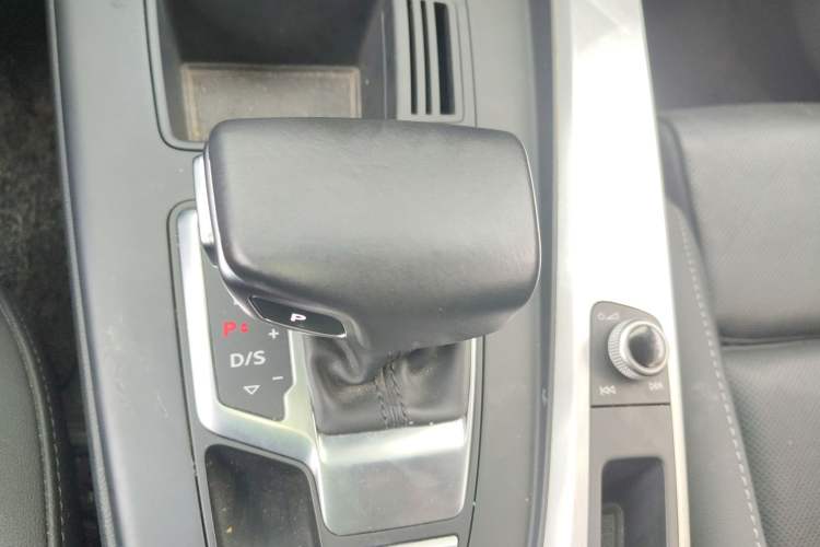 Used Audi A4L 2020 40 TFSI Luxury Dynamic Model
