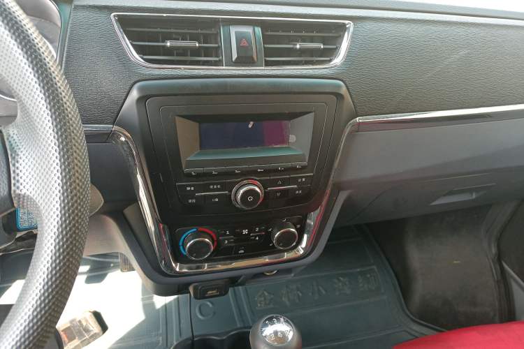 Used Jinbei Hiace X30 2021 1.5L Wealthy Van China VI Standard SWC15M Audio And AC Panel