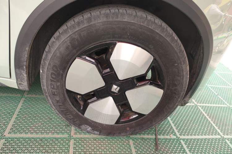 Used Baojun KiWi EV 2021 Artist Model Ternary Lithium Right Front Wheel Hub