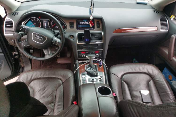 Used Audi Q7 2012 3.0 TFSI Ambition (200kW) Center Console