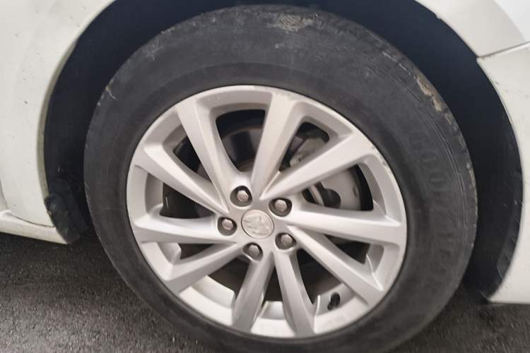 Used Buick Verano 2019 Sedan 15S Automatic Entry Model Right Front Wheel Hub