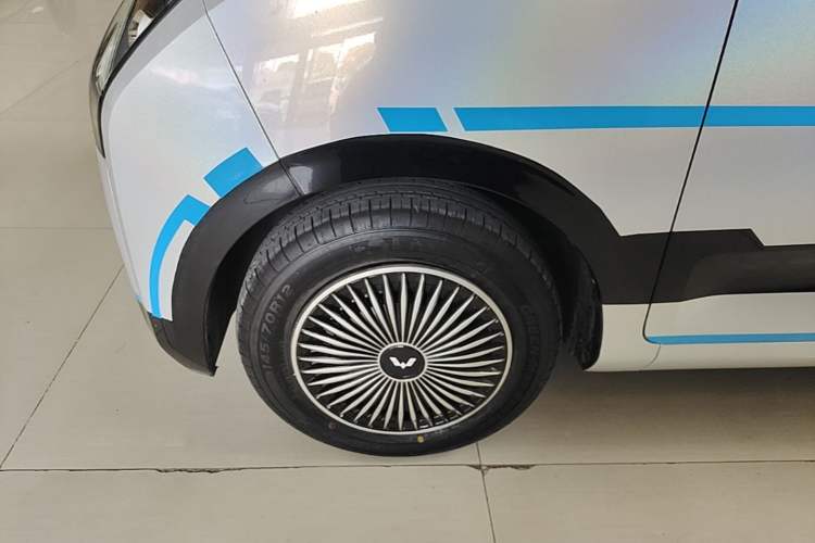 Used Wuling Air ev 2023 - Four Seats - Advanced Edition Left Front Wheel Hub