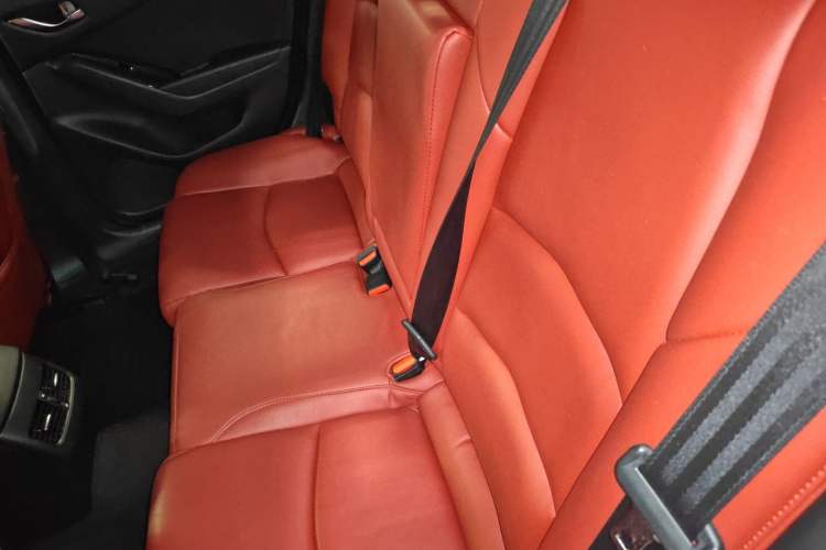 Used Mazda 3 Axela 2017 Sedan 1.5L Automatic Luxury Model Emission Standard China V Left Rear Seat