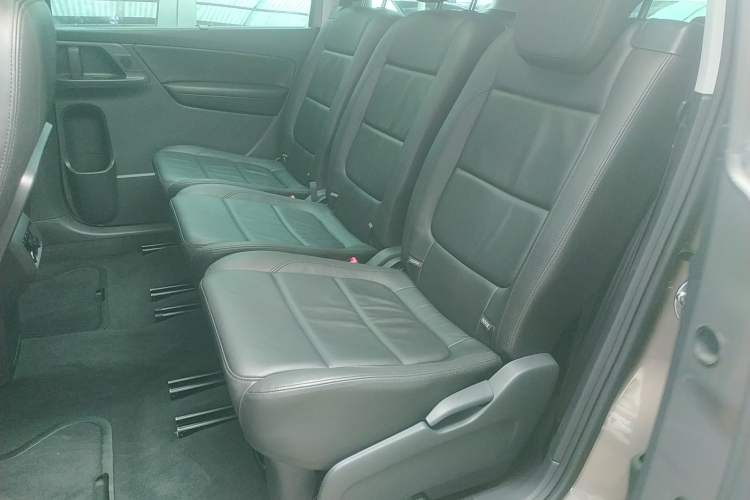 Used Volkswagen Sharan 2014 2.0 TSI Comfort Model
