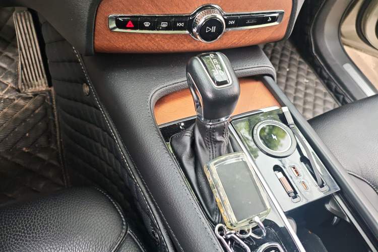 Used Volvo XC90 2019 T6 Zhiyi Edition 7-Seater China V Emission Standard Gear Lever