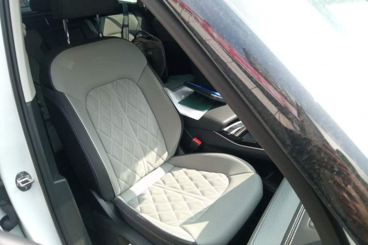 Used Volkswagen Tavendor 2023 380TSI Four-Wheel Drive R-Line Cruise Edition Right Front Seat