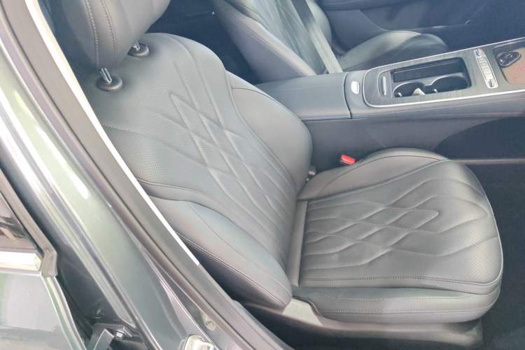 Used Chery Fengyun A8L 2025 1.5 TGDI 145 km Luxury Version Right Front Seat