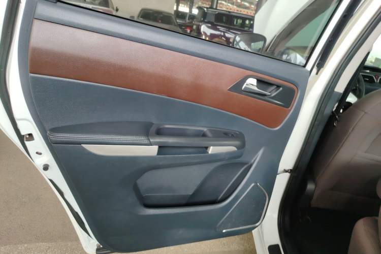 Used Haima V70 2016 2.0L Manual - Comfort Edition 5 Seats
