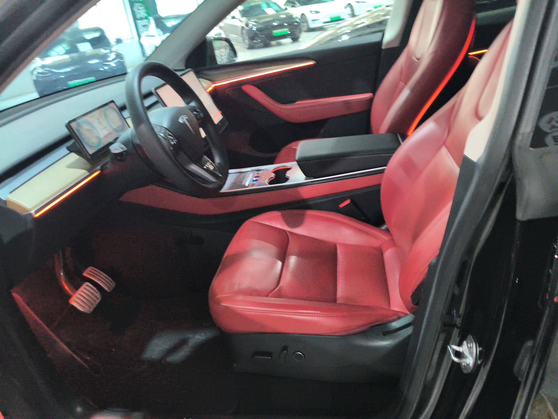 المقاعد الأمامية داخل السيارة