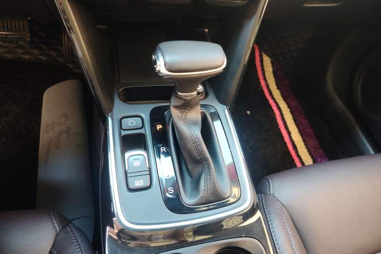 Used GAC Trumpchi GS4 2018 235T Automatic Two-Wheel Drive Luxury Smart Connectivity Millionth Anniversary Edition Gear Lever