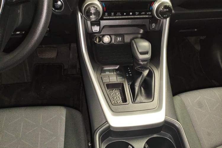 Used Toyota RAV4 2022 2.0L CVT Two-Wheel Drive Fashion Edition
