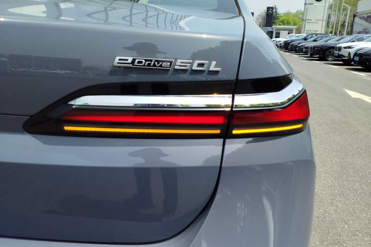 Used BMW i7 2023 eDrive50L Prestige M Sport Package Right Rear Taillight