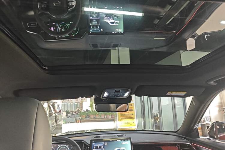 Used GAC Trumpchi GS8 2022 Linghang Series 2.0 TGDI Two-Wheel-Drive Luxury Smart Connectivity Version (7 Seats) Headliner