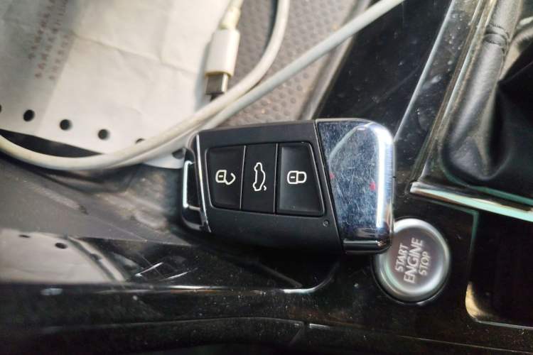 Used Volkswagen Passat 2020 330TSI Luxury Edition China VI
