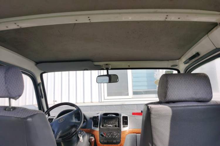 Used Golden Dragon Hiace 2010 2.0L Standard-Wheelbase Premium Version V19
