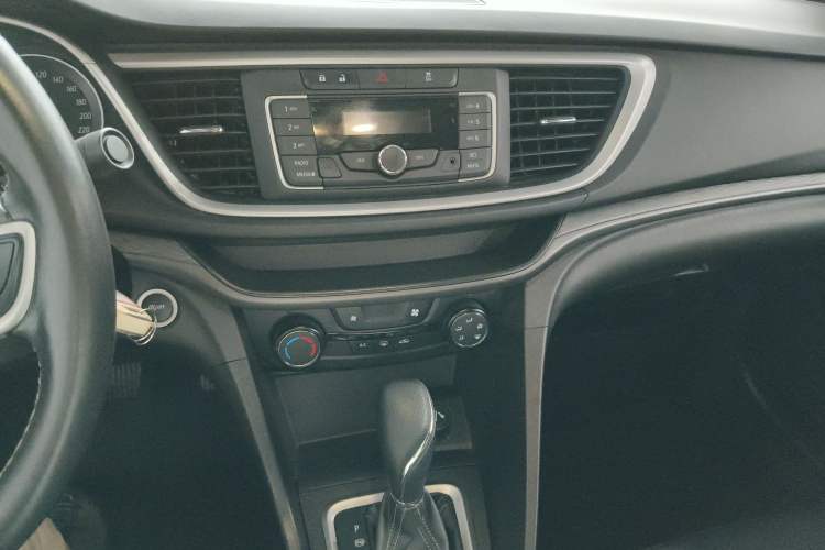 Used Buick GT 2018 18T Automatic Elite Model Audio And AC Panel