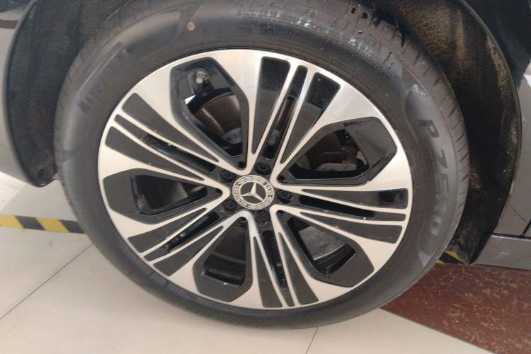Used Mercedes-Benz E-Class 2025 Facelift E 300 L Luxury Edition Right Rear Wheel Hub